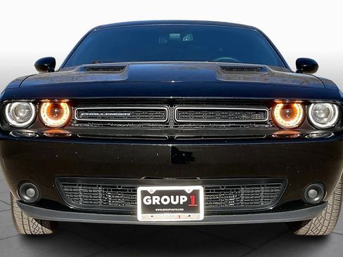 Used 2023 Dodge Challenger SXT image 4