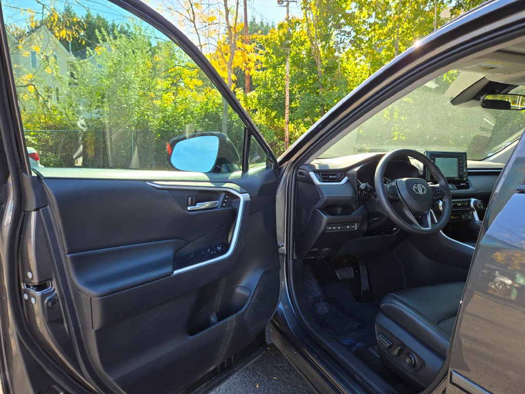 Used 2021 Toyota RAV4 XLE Premium FWD image 20