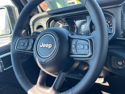 New 2025 Jeep Wrangler Unlimited Rubicon image 12