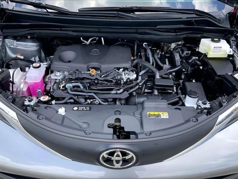 Certified 2026 Toyota Sienna XLE FWD image 31