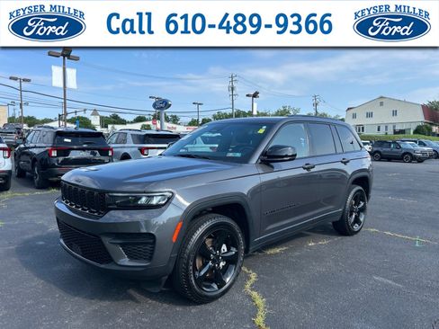 Used 2022 Jeep Grand Cherokee Altitude AWD/4WD image 1