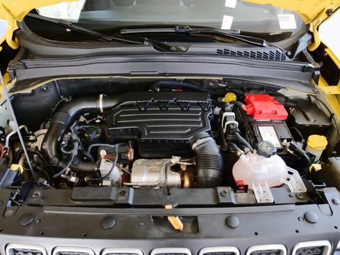 Used 2023 Jeep Renegade Latitude image 9