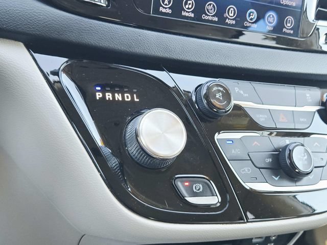 Used 2017 Chrysler Pacifica Touring-L w/ 13 Speaker Alpine Sound Group FWD image 30