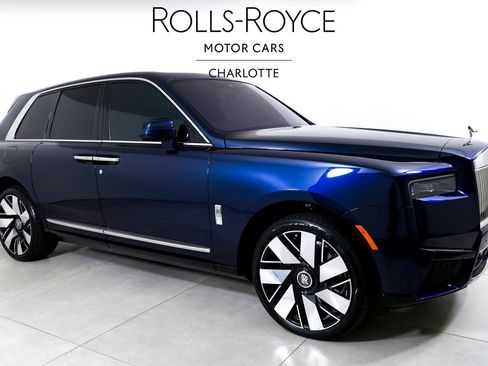 Used 2025 Rolls-Royce Cullinan AWD/4WD image 5