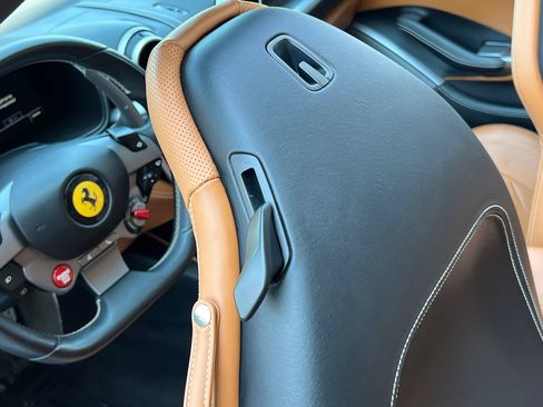 Used 2019 Ferrari Portofino RWD image 28