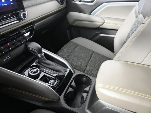 Used 2024 Chevrolet Colorado ZR2 w/ Technology Package image 33