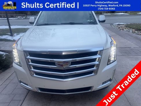 Used 2015 Cadillac Escalade Luxury image 1