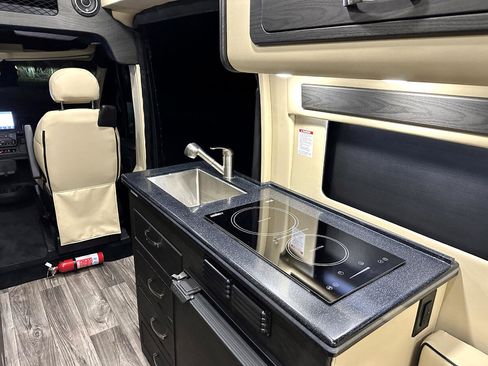 Used 2023 RAM ProMaster 3500 w/ Premium Convenience Group (B) image 2