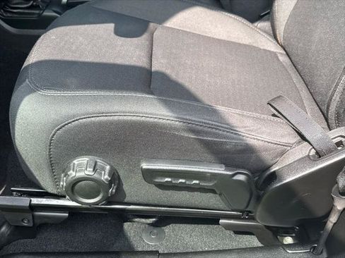 Used 2022 Jeep Wrangler Sport AWD/4WD image 13