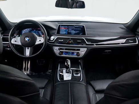 Certified 2022 BMW 750i xDrive w/ Executive Package image 9