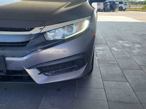 Used 2018 Honda Civic EX image 2