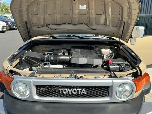 Used 2014 Toyota FJ Cruiser 4WD w/ Convenience Package image 24