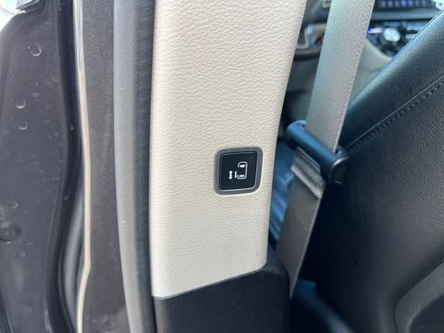 Used 2017 Chrysler Pacifica Touring-L Plus w/ Advanced Safetytec Group FWD image 30