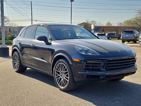 Used 2023 Porsche Cayenne Platinum Edition image 3