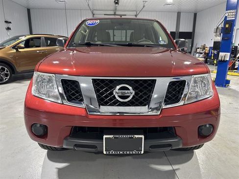 Used 2017 Nissan Frontier SV image 2