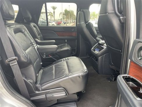 Used 2022 Lincoln Navigator Reserve image 28