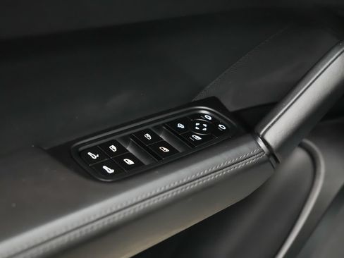 Certified 2024 Porsche Cayenne AWD/4WD image 22