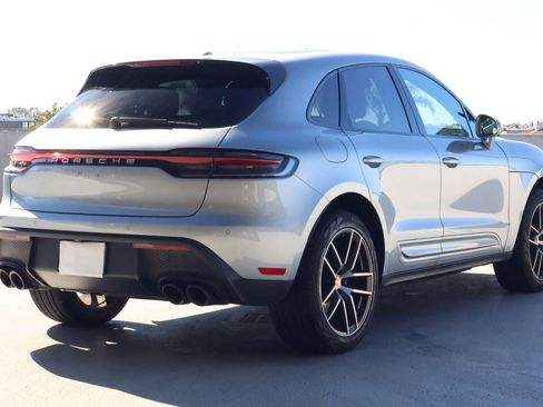 Certified 2025 Porsche Macan image 9