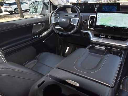 Certified 2025 Ford Expedition Platinum image 16