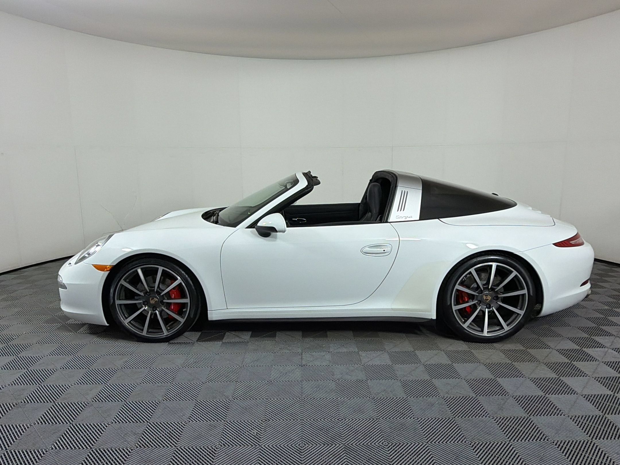 Used 2014 Porsche 911 Targa 4S AWD/4WD image 2