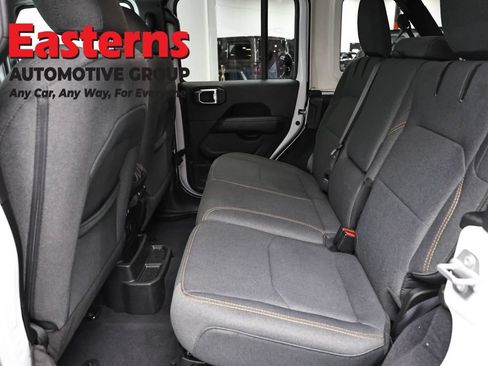 Used 2025 Jeep Wrangler Unlimited Sahara AWD/4WD image 21