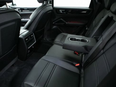 Certified 2023 Porsche Cayenne image 28