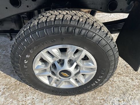 Used 2024 Chevrolet Silverado 2500 LT w/ Convenience Package image 12