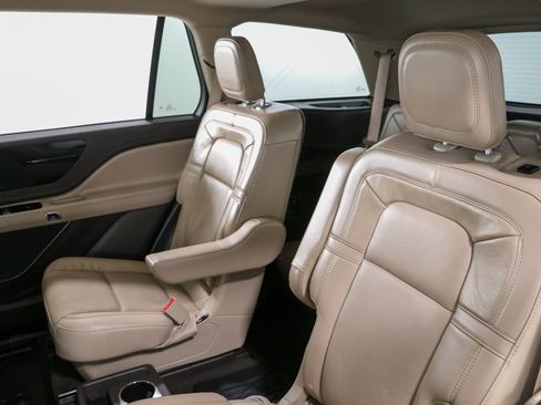 Used 2023 Lincoln Aviator Reserve w/ Equipment Group 201A RWD image 27