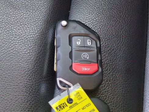 Used 2022 Jeep Wrangler Unlimited Rubicon w/ Xtreme Recon 35" Tire Package image 28