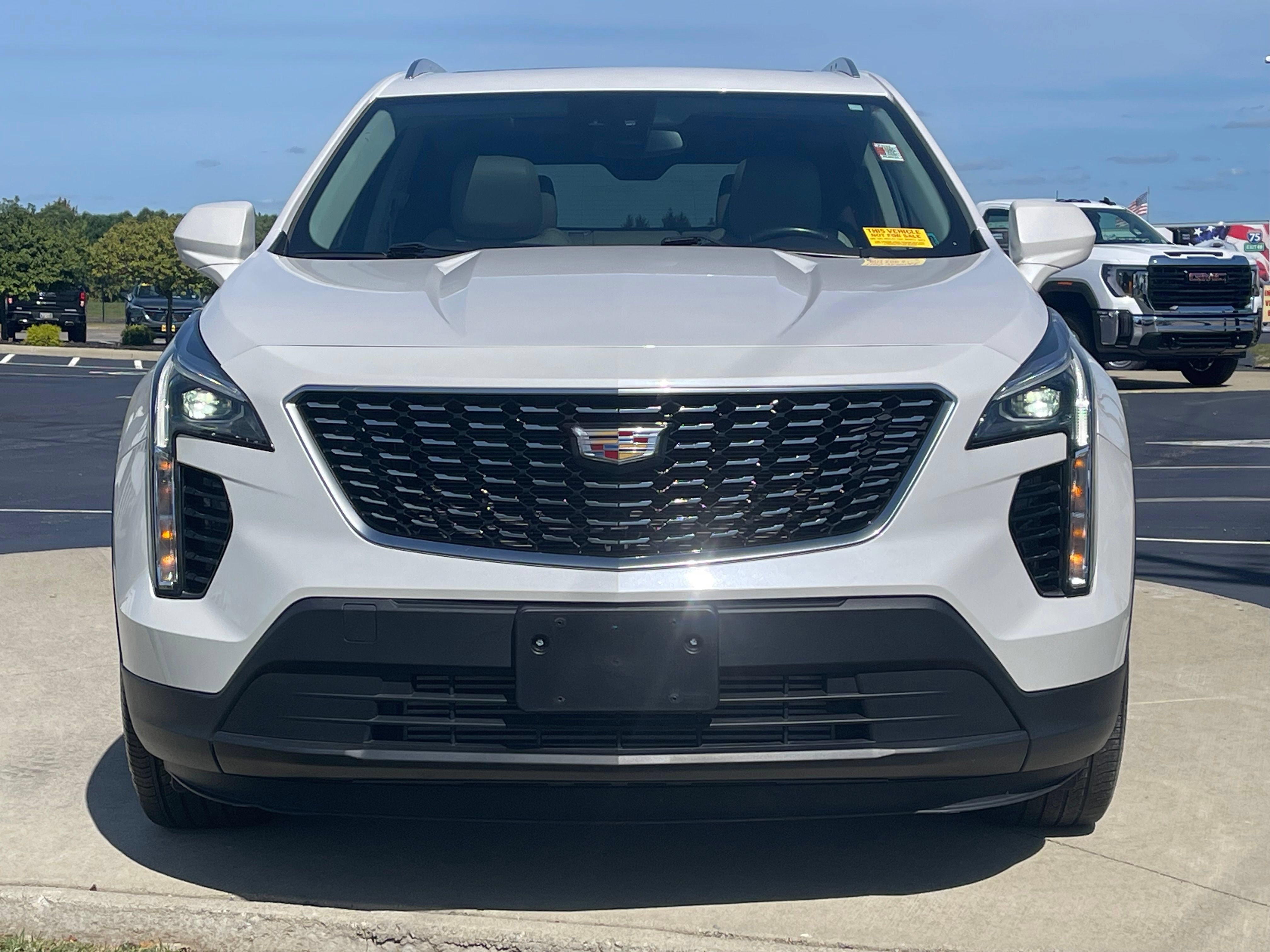 Used 2023 Cadillac XT4 Luxury w/ Cold Weather Package AWD/4WD image 2
