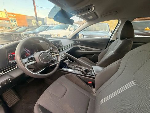 Used 2023 Hyundai Elantra SE image 11