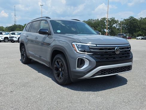 Used 2026 Volkswagen Atlas Peak Edition AWD/4WD image 2