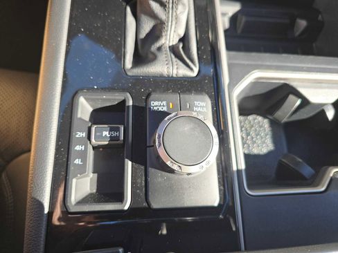 Used 2024 Toyota Tundra Limited image 33