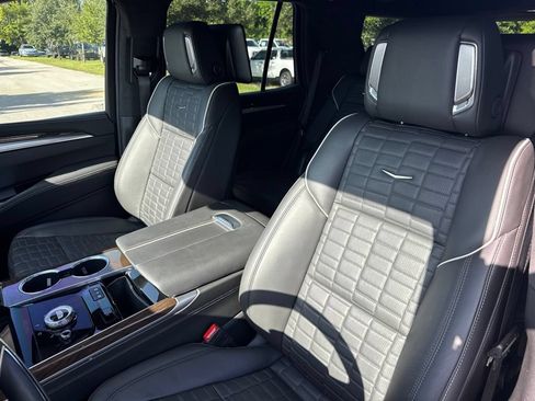 Used 2025 Cadillac Escalade Sport Platinum AWD/4WD image 10