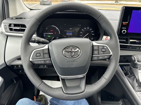 New 2025 Toyota Sienna XLE image 17