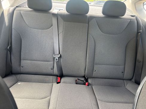 Used 2025 Kia K4 LXS image 37