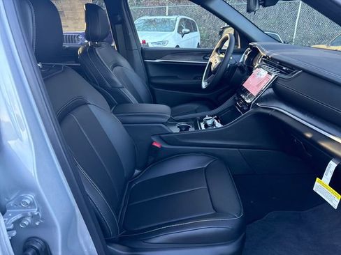 New 2025 Jeep Grand Cherokee Limited w/ Luxury Tech Group II image 9
