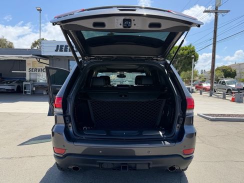 Used 2017 Jeep Grand Cherokee Trailhawk w/ Trailhawk Luxury Group AWD/4WD image 17