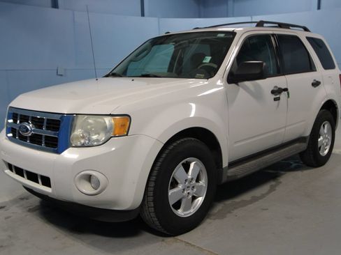 Used 2011 Ford Escape XLT w/ 201A Rapid Spec Order Code FWD image 23