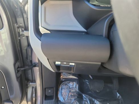 Used 2024 Land Rover Defender 110 X-Dynamic SE image 31