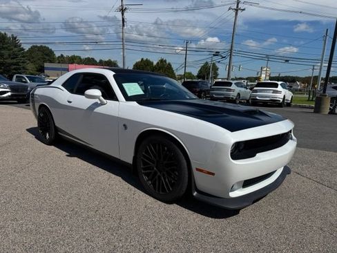 Used 2015 Dodge Challenger SRT Hellcat RWD image 4