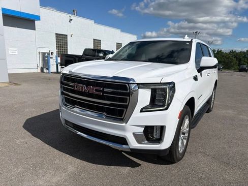 Used 2024 GMC Yukon SLT w/ SLT Luxury Package AWD/4WD image 3