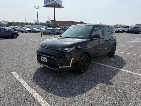 Used 2025 Kia Soul LX image 4