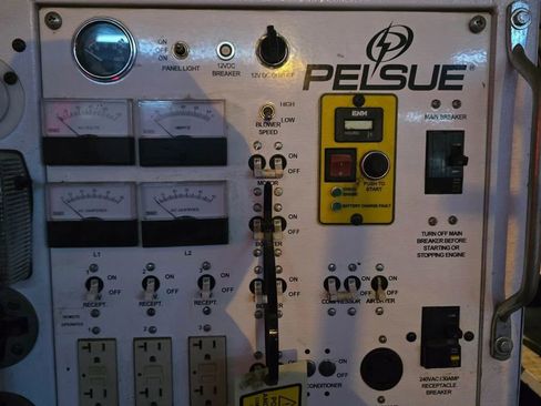 Used 2014 Chevrolet Express 2500 image 7