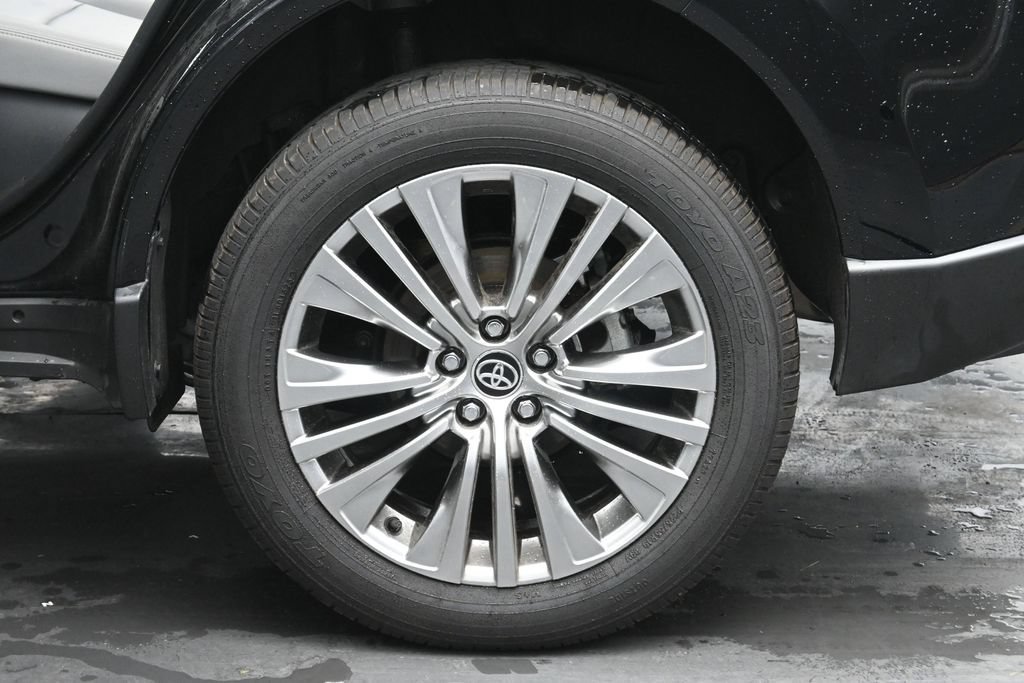 Used 2024 Toyota Venza XLE AWD/4WD image 29