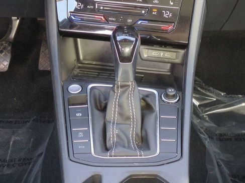 Used 2025 Volkswagen Jetta SE image 21