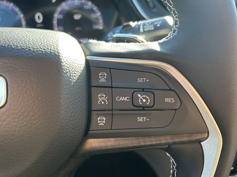 New 2025 Jeep Grand Cherokee Limited w/ Luxury Tech Group II image 17