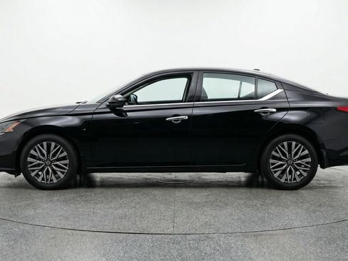 Used 2025 Nissan Altima 2.5 SV image 5