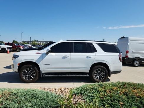 Used 2023 Chevrolet Tahoe Z71 w/ Luxury Package AWD/4WD image 2