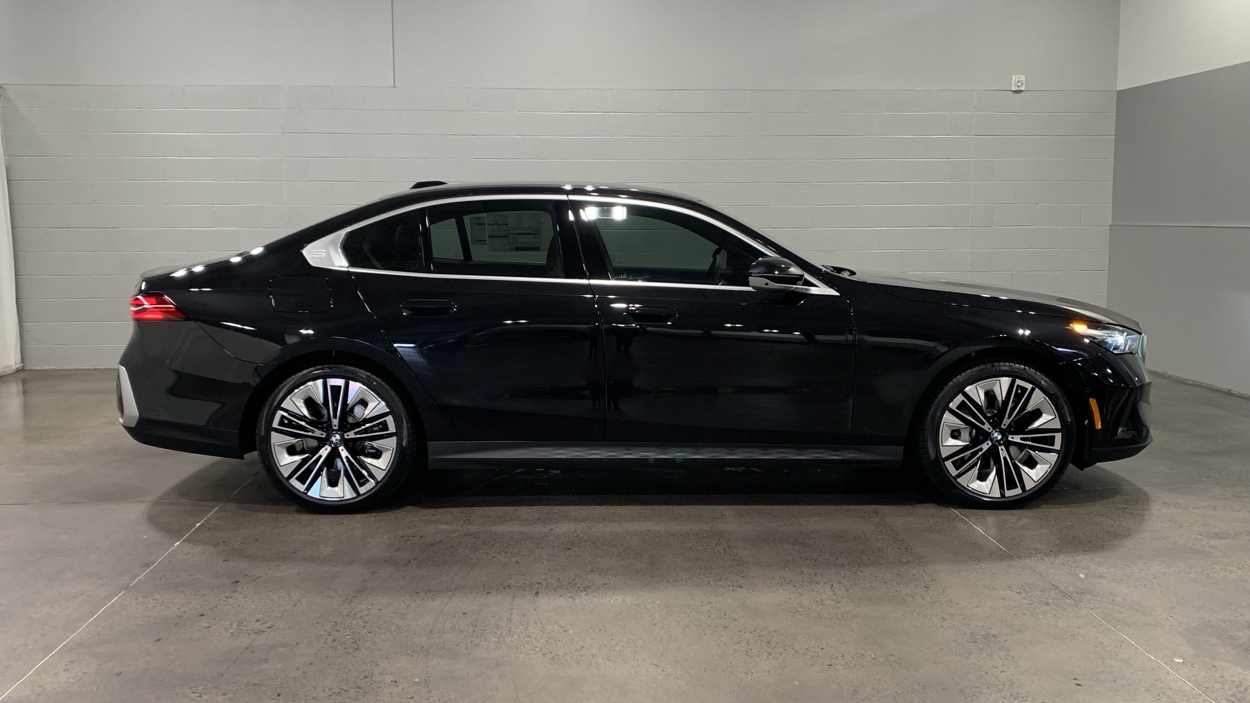 Used 2026 BMW 530i w/ Premium Package RWD image 9